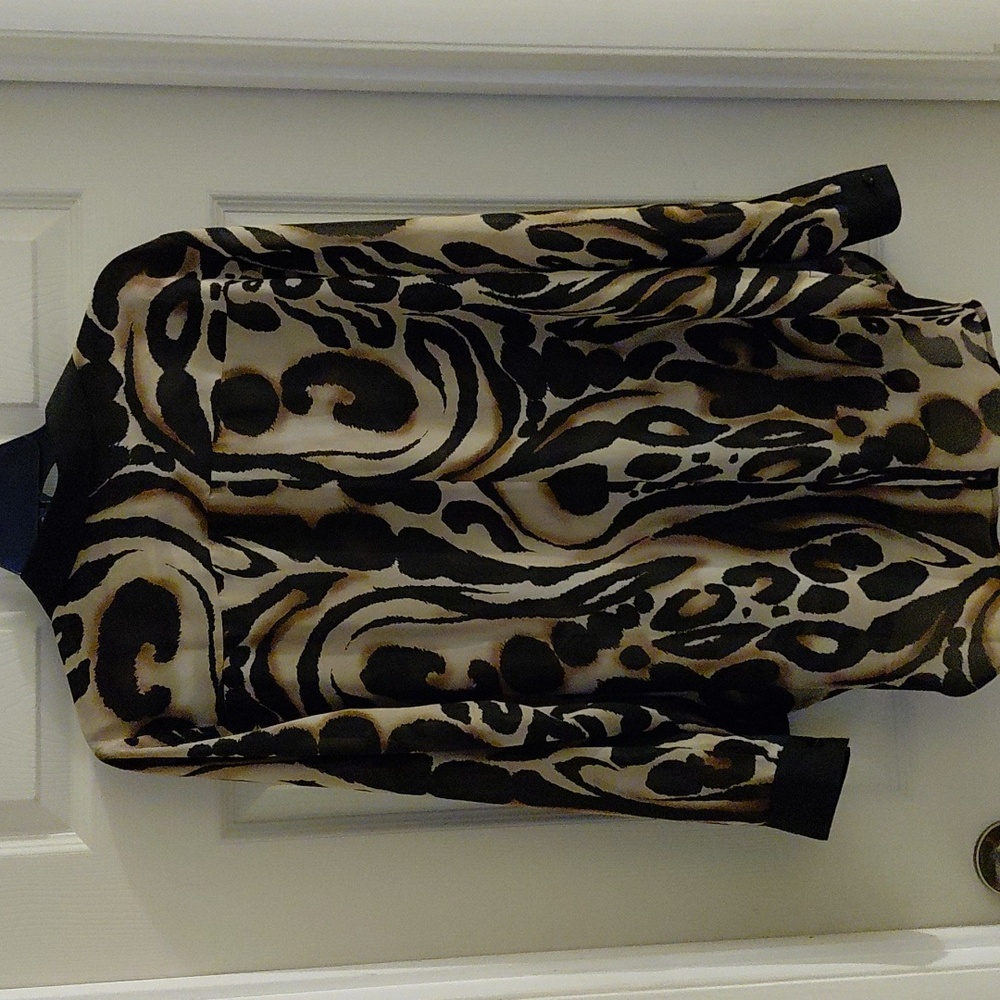 EUC Chico's Animal Print Blouse Chico 2 - Picture 5 of 6